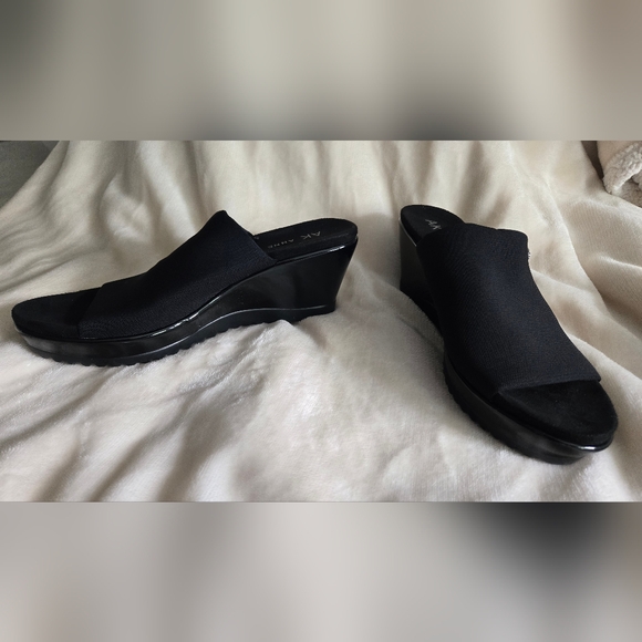Anne Klein black wedge sandals size 9 - Picture 9 of 9